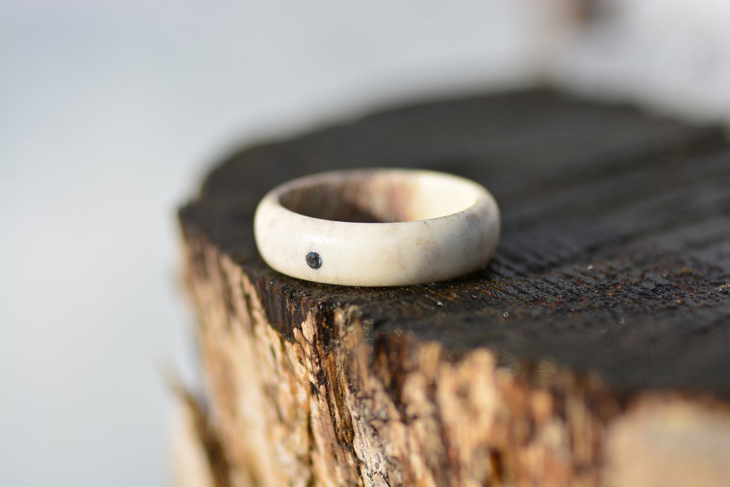 Antler ring with sapphire - The forest pond
