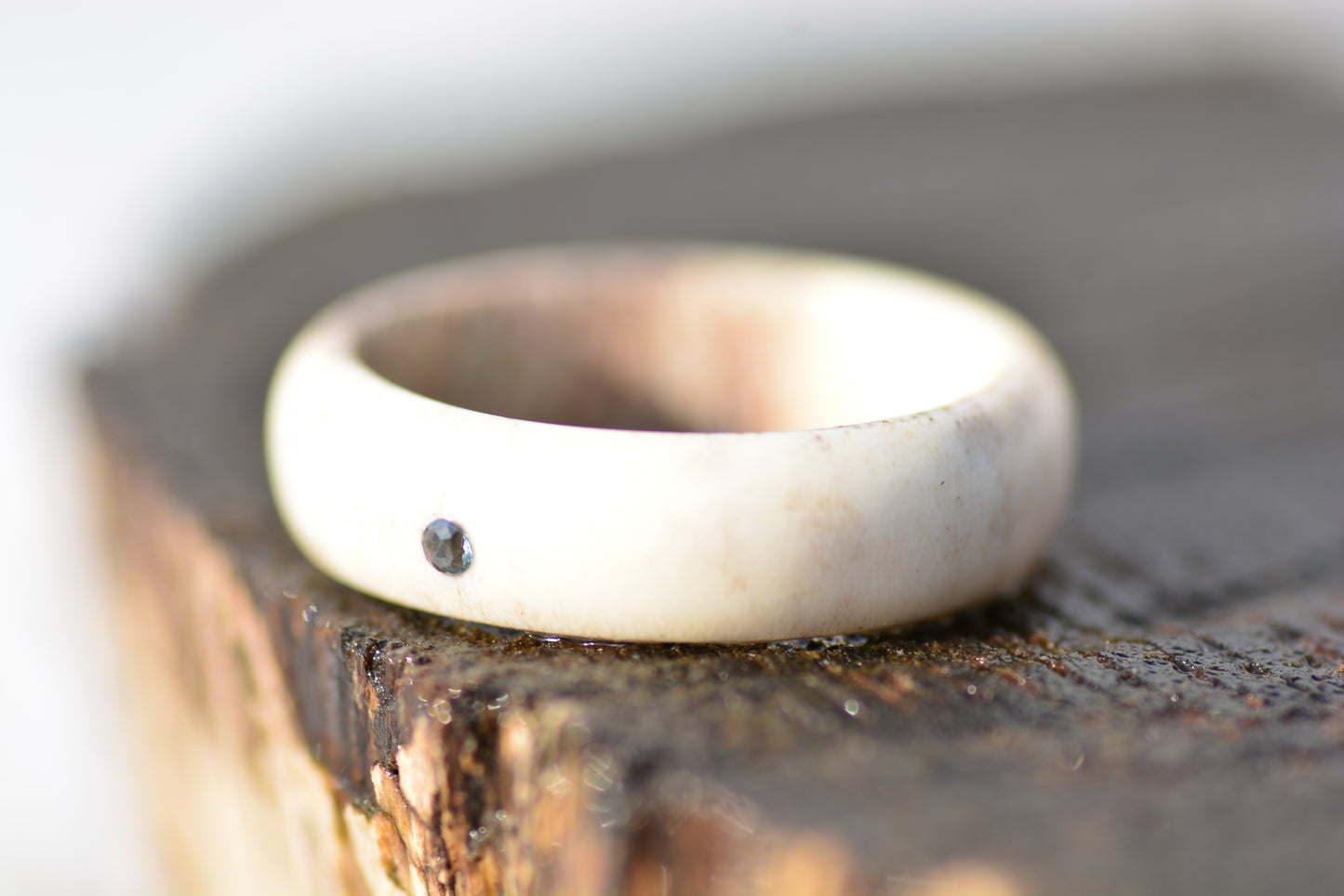 Antler ring with sapphire - The forest pond