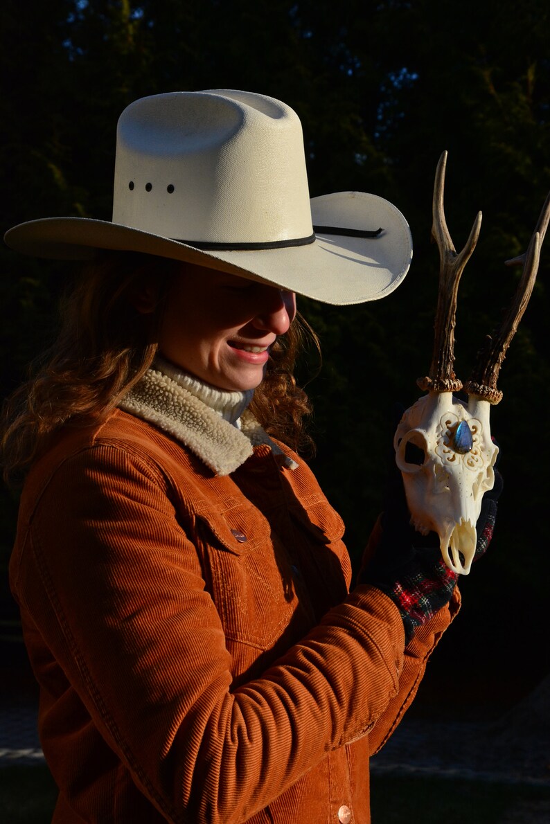 Engraved Roe Deer Skull with Labradorite Gemstone